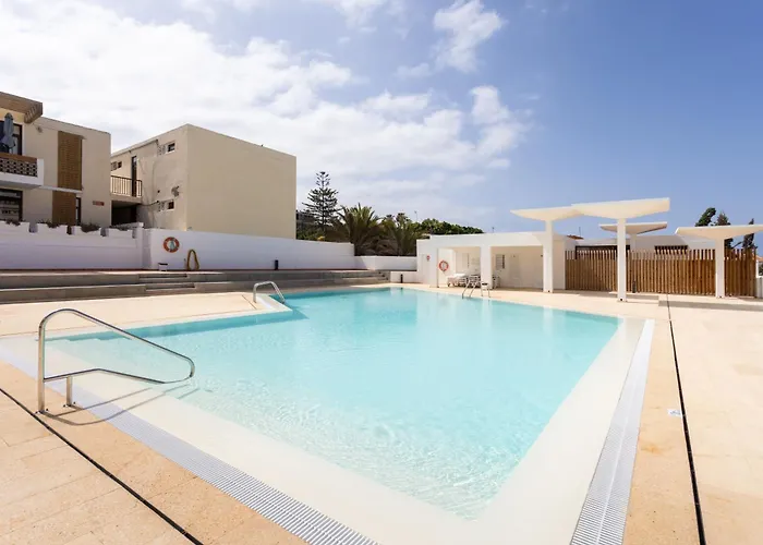 Home2book Sunlit Apt, Pool & Terrace, Americas * 阿罗纳
