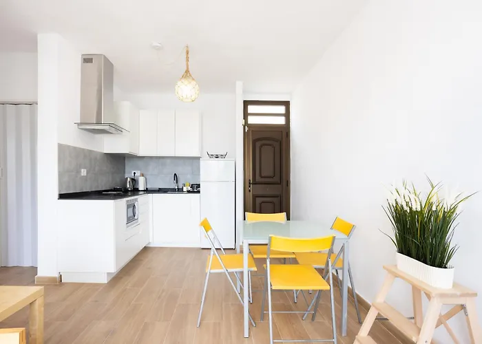 Home2book Sunlit Apt, Pool & Terrace, Americas 阿罗纳